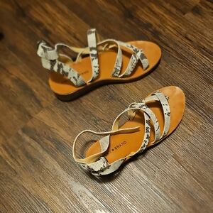 Lucky Brand Tan and Black Patterned Sandals